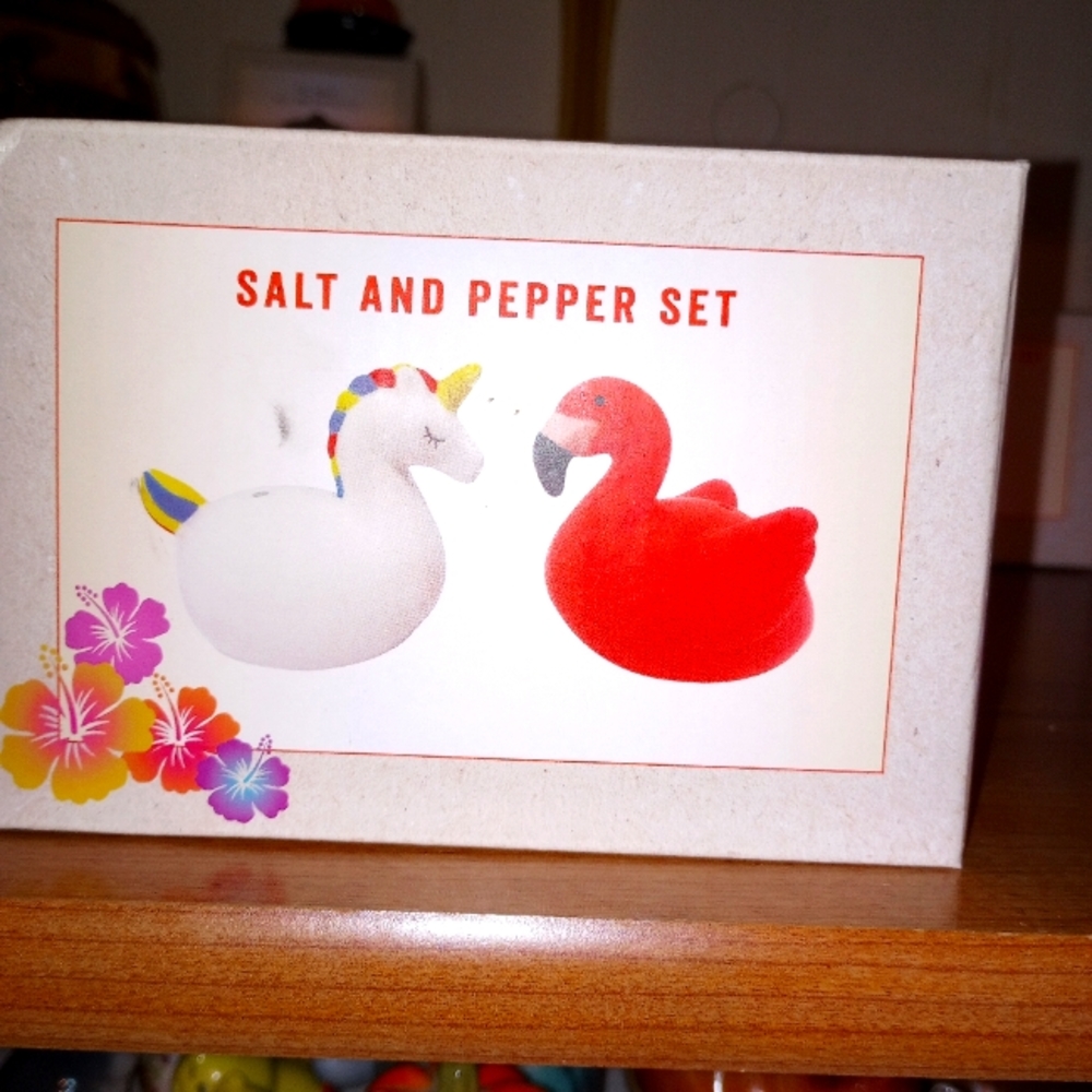 Salt and pepper shaker
